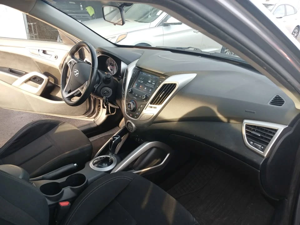 2017 Hyundai Veloster - Image 16 of 18