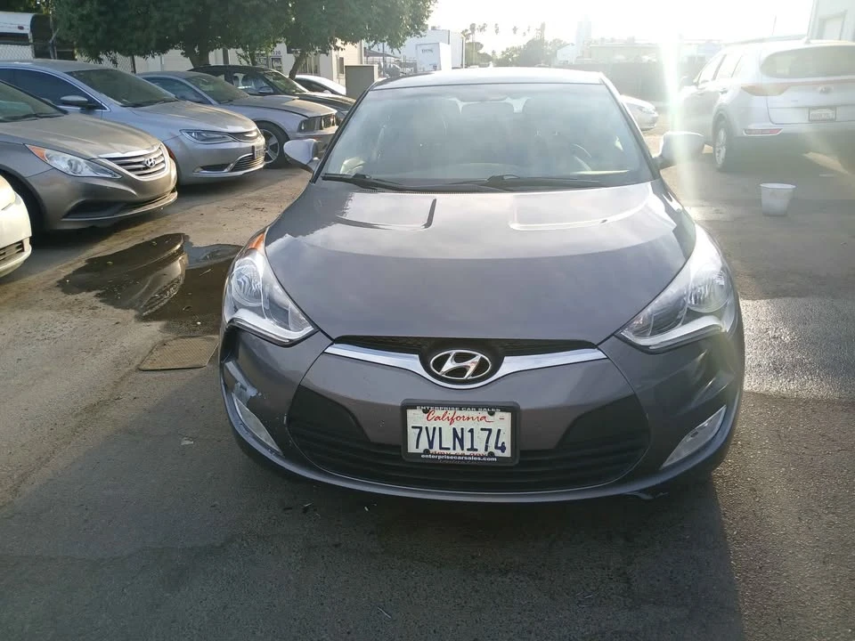 2017 Hyundai Veloster - Image 2 of 18