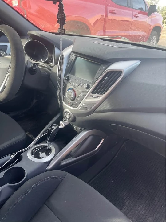 2017 Hyundai Veloster - Image 7 of 14