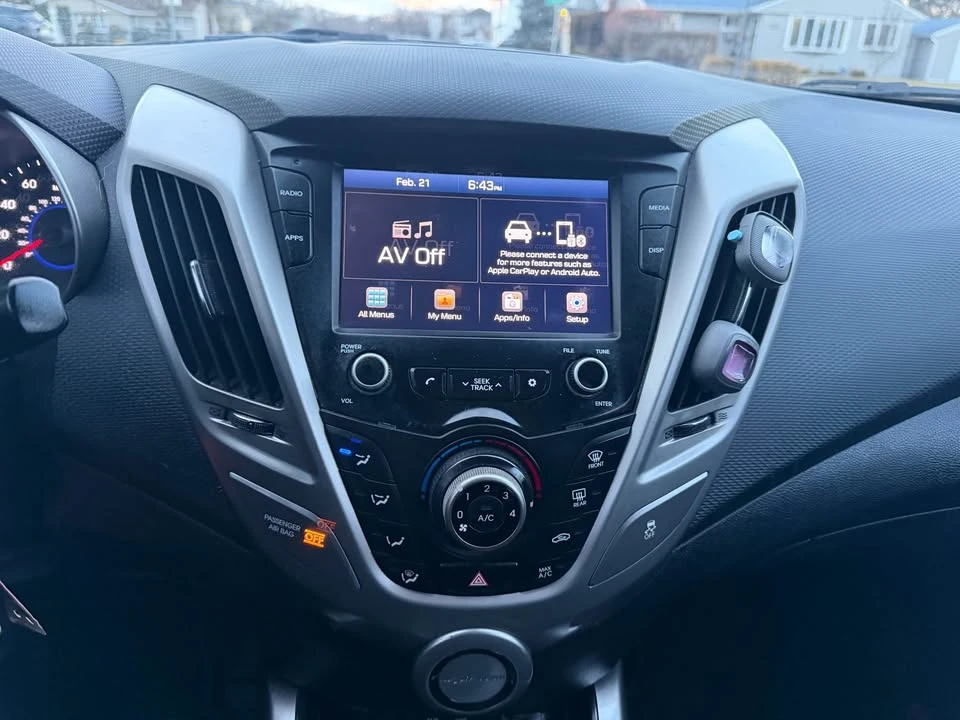 2017 Hyundai Veloster - Image 11 of 18