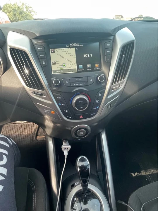 2017 Hyundai Veloster - Image 10 of 14