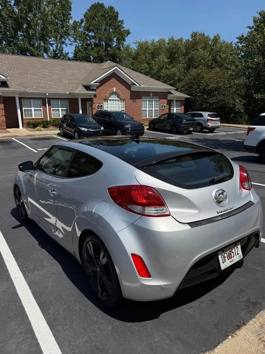 2017 Hyundai Veloster - Image 2 of 12
