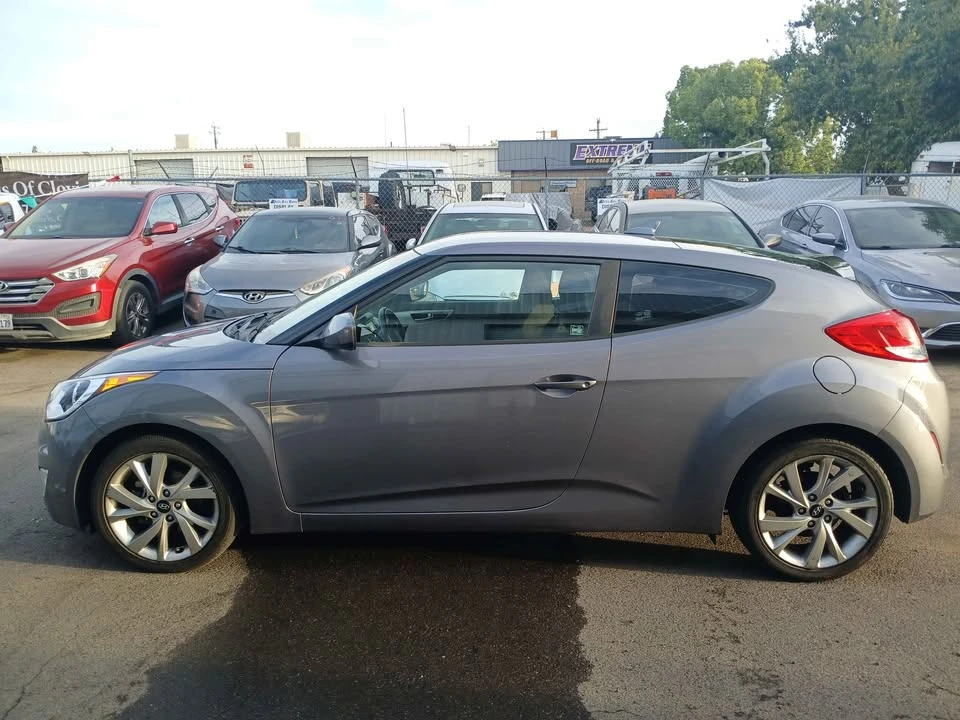 2017 Hyundai Veloster - Image 8 of 18