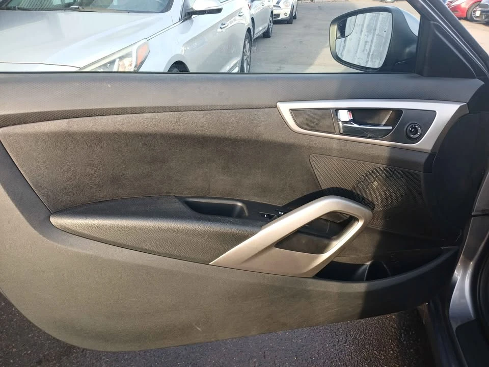 2017 Hyundai Veloster - Image 11 of 18