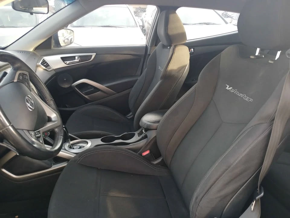 2017 Hyundai Veloster - Image 10 of 18