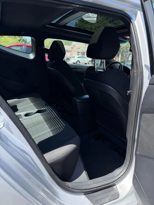 2017 Hyundai Veloster - Image 5 of 12