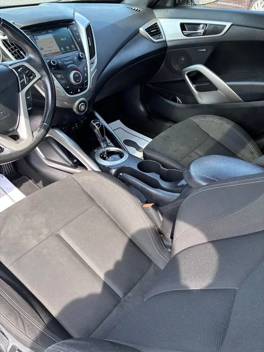 2017 Hyundai Veloster - Image 16 of 19