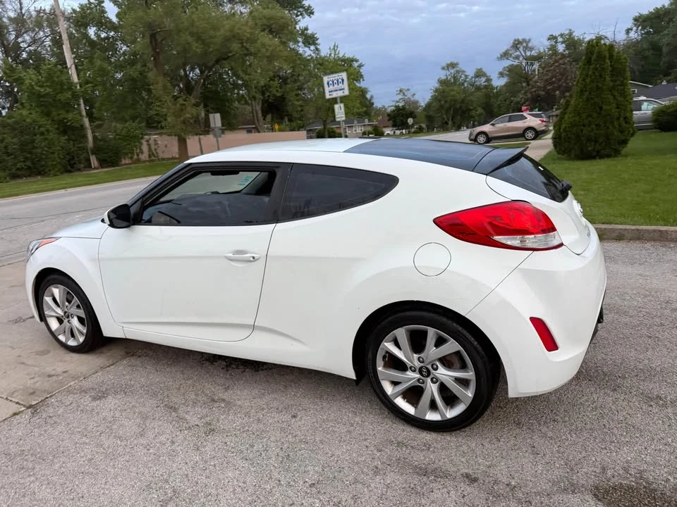 2017 Hyundai Veloster - Image 8 of 20