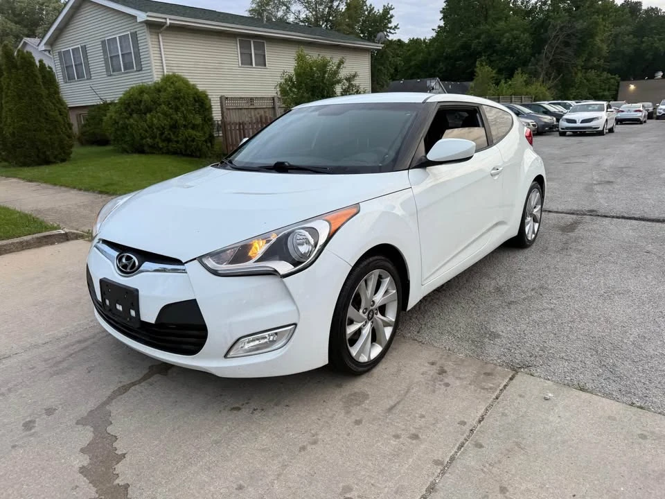 2017 Hyundai Veloster - Image 2 of 20