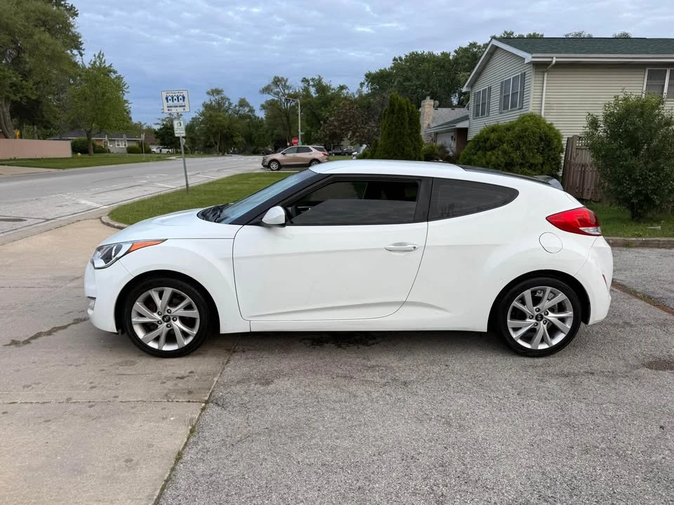 2017 Hyundai Veloster - Image 10 of 20