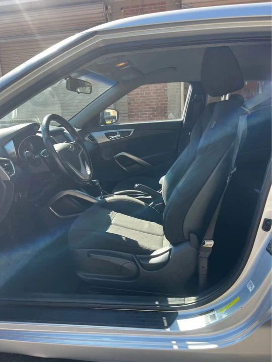 2017 Hyundai Veloster - Image 11 of 18