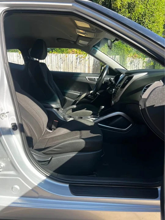 2017 Hyundai Veloster - Image 12 of 18