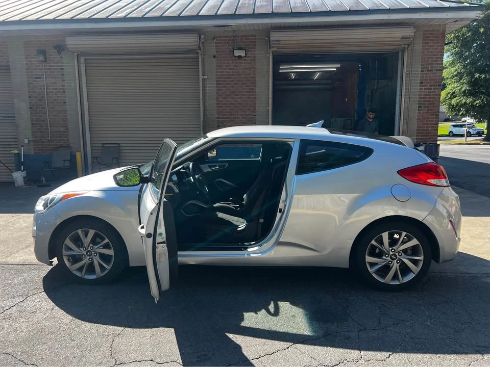 2017 Hyundai Veloster - Image 9 of 18