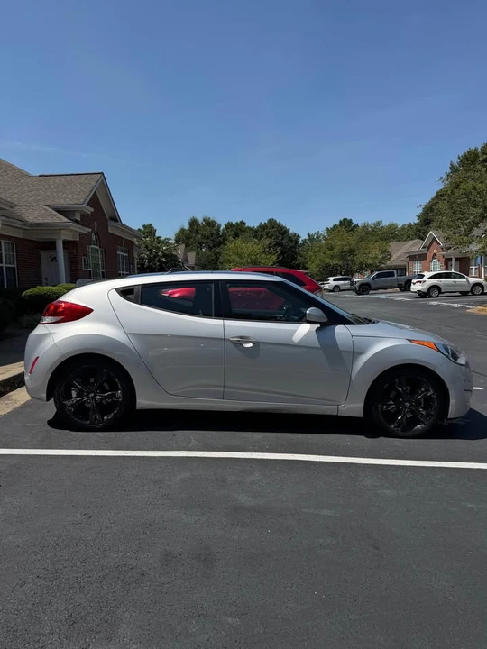 2017 Hyundai Veloster - Image 7 of 12
