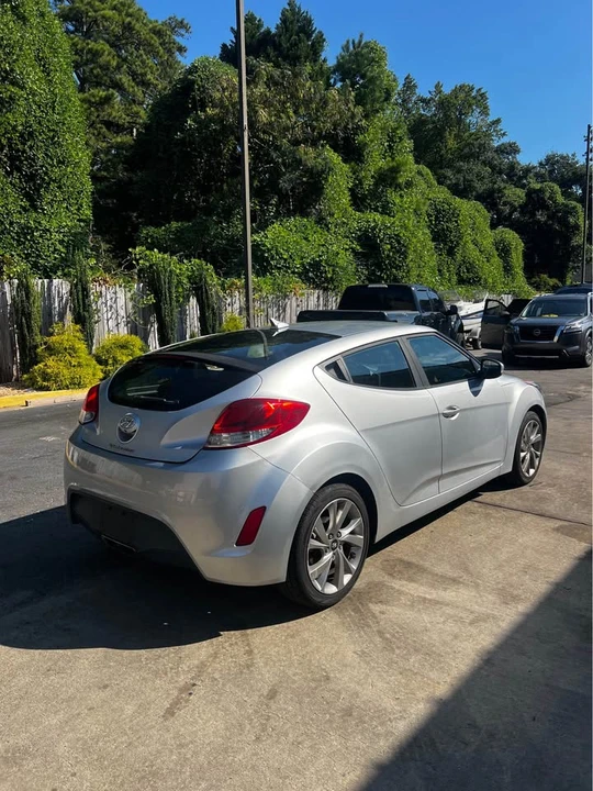 2017 Hyundai Veloster - Image 4 of 18