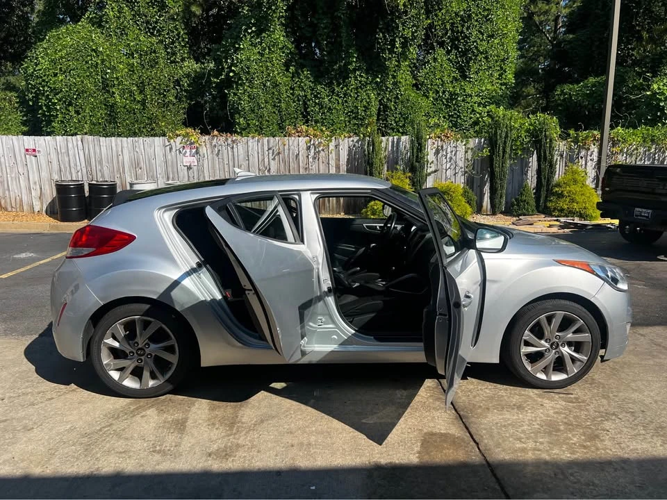 2017 Hyundai Veloster - Image 10 of 18
