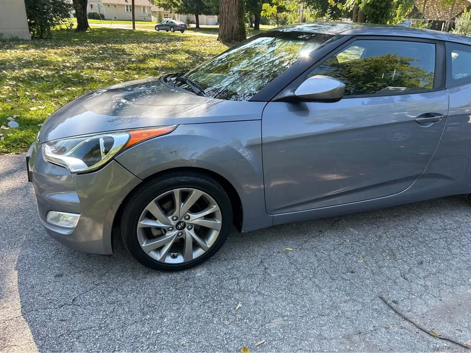 2017 Hyundai Veloster - Image 2 of 13