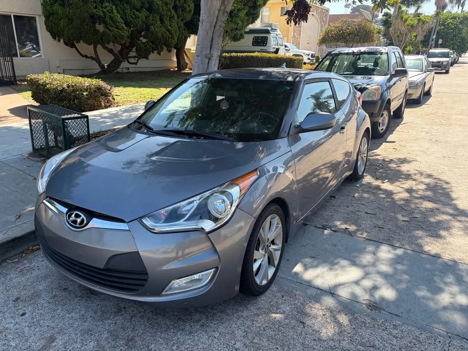 2017 Hyundai Veloster - Image 2 of 20