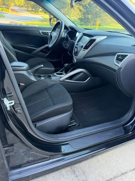 2017 Hyundai Veloster - Image 8 of 9