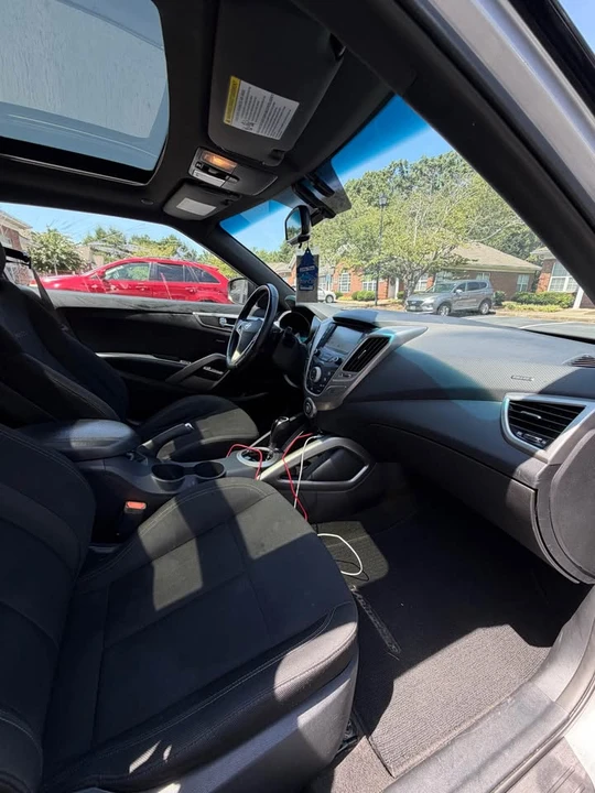 2017 Hyundai Veloster - Image 10 of 12