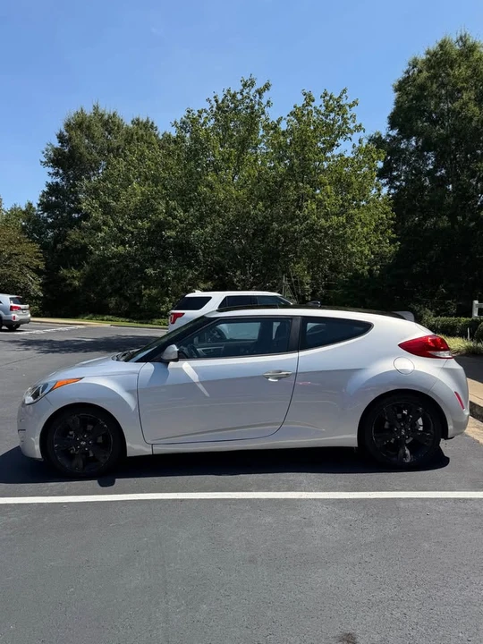 2017 Hyundai Veloster - Image 8 of 12