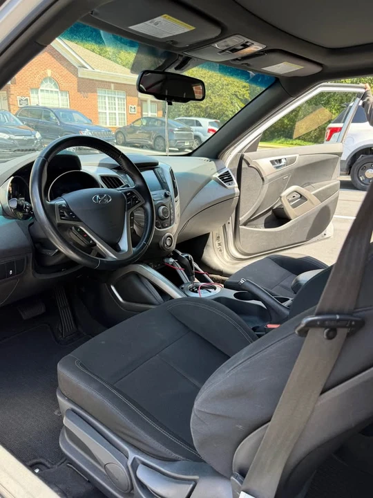 2017 Hyundai Veloster - Image 11 of 12