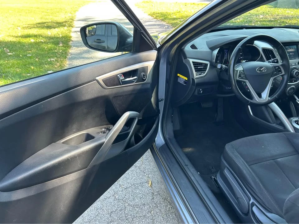 2017 Hyundai Veloster - Image 10 of 13