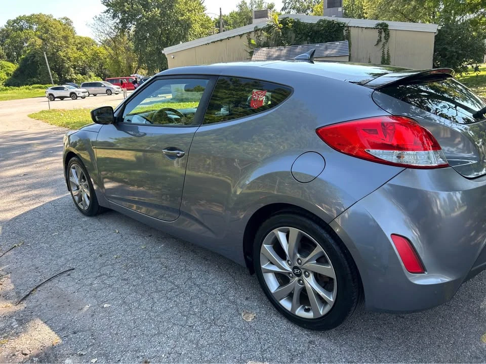 2017 Hyundai Veloster - Image 9 of 13