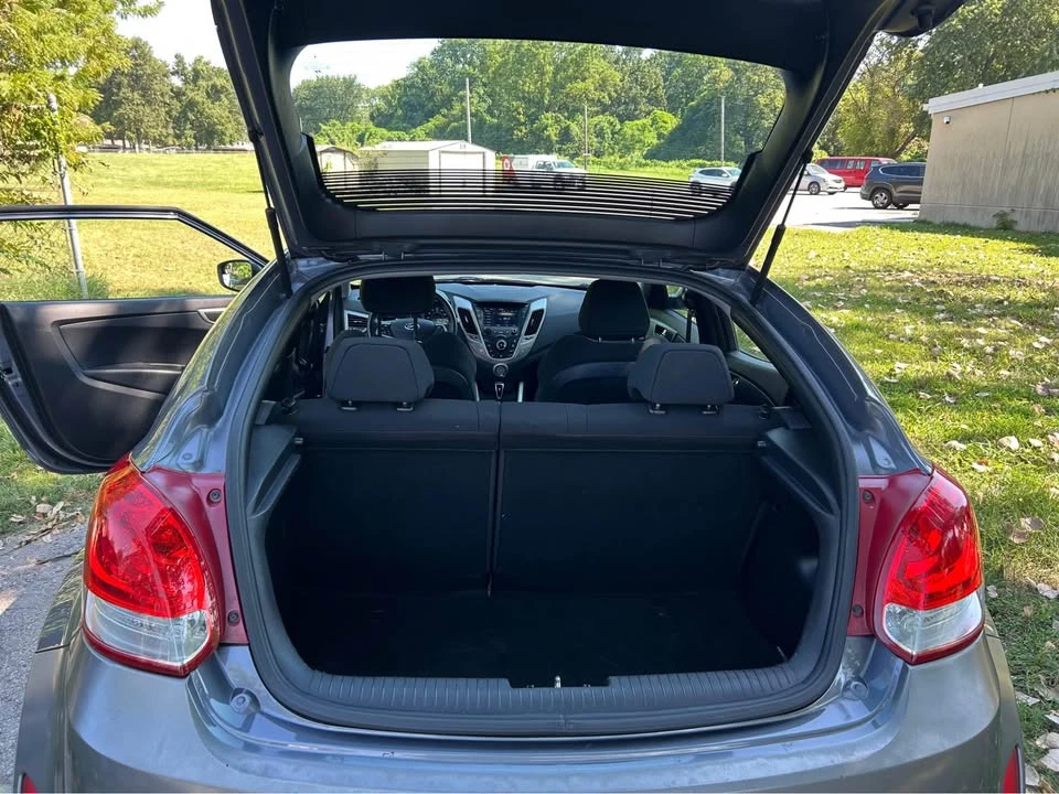 2017 Hyundai Veloster - Image 8 of 13