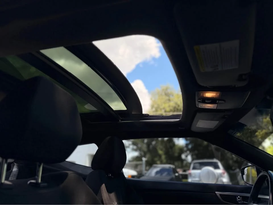 2017 Hyundai Veloster - Image 6 of 10