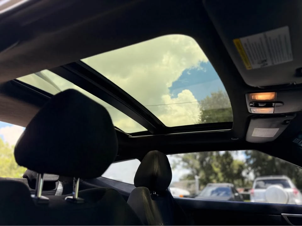 2017 Hyundai Veloster - Image 7 of 10