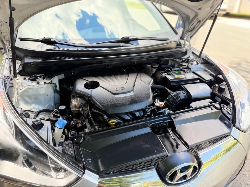 2017 Hyundai Veloster - Image 9 of 10