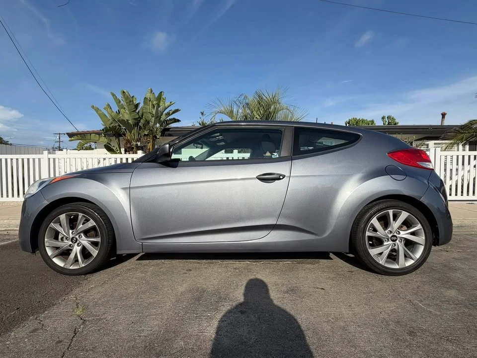 2017 Hyundai Veloster - Image 2 of 12