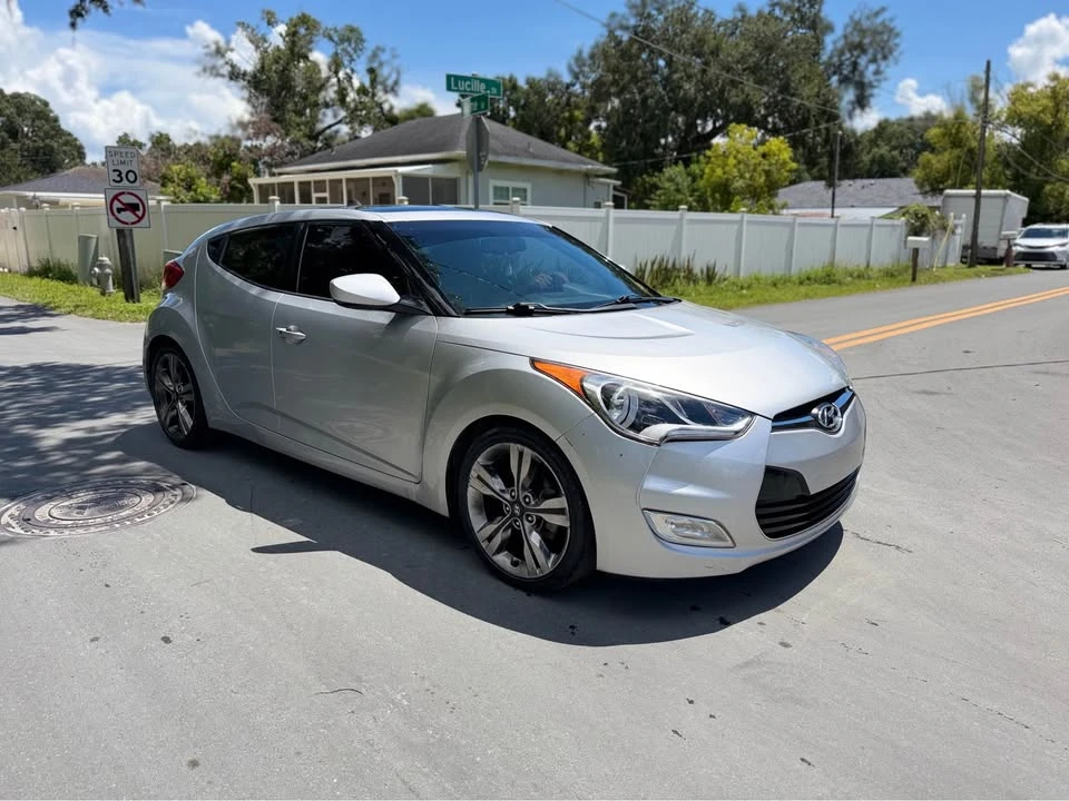 2017 Hyundai Veloster - Image 2 of 10