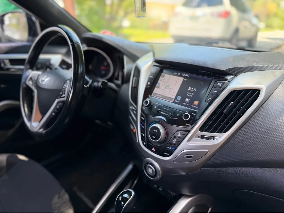 2017 Hyundai Veloster - Image 10 of 10