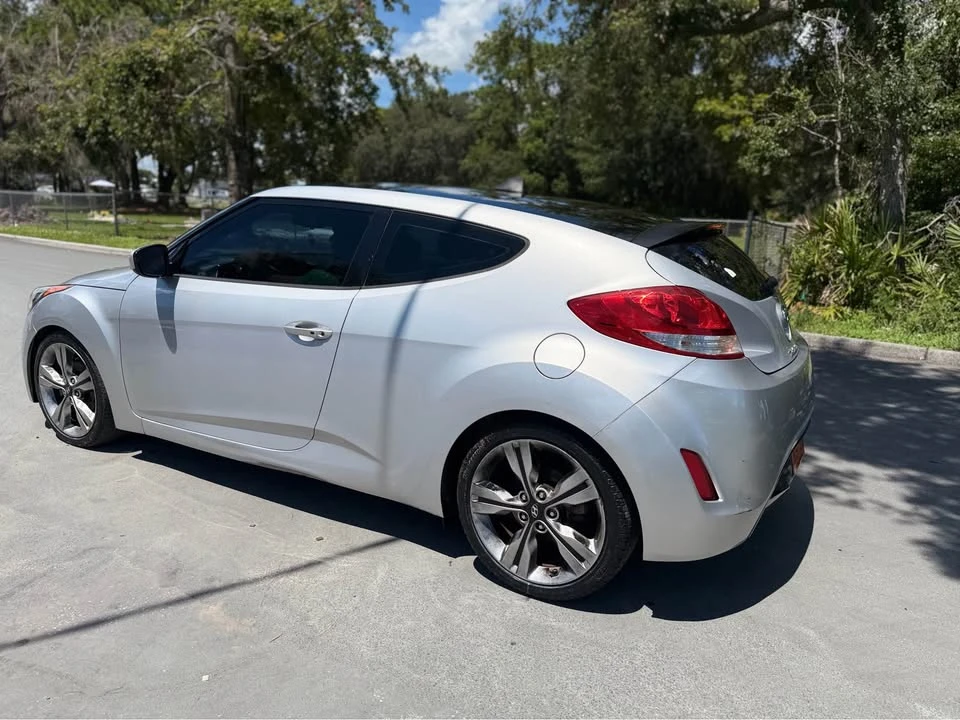 2017 Hyundai Veloster - Image 4 of 10