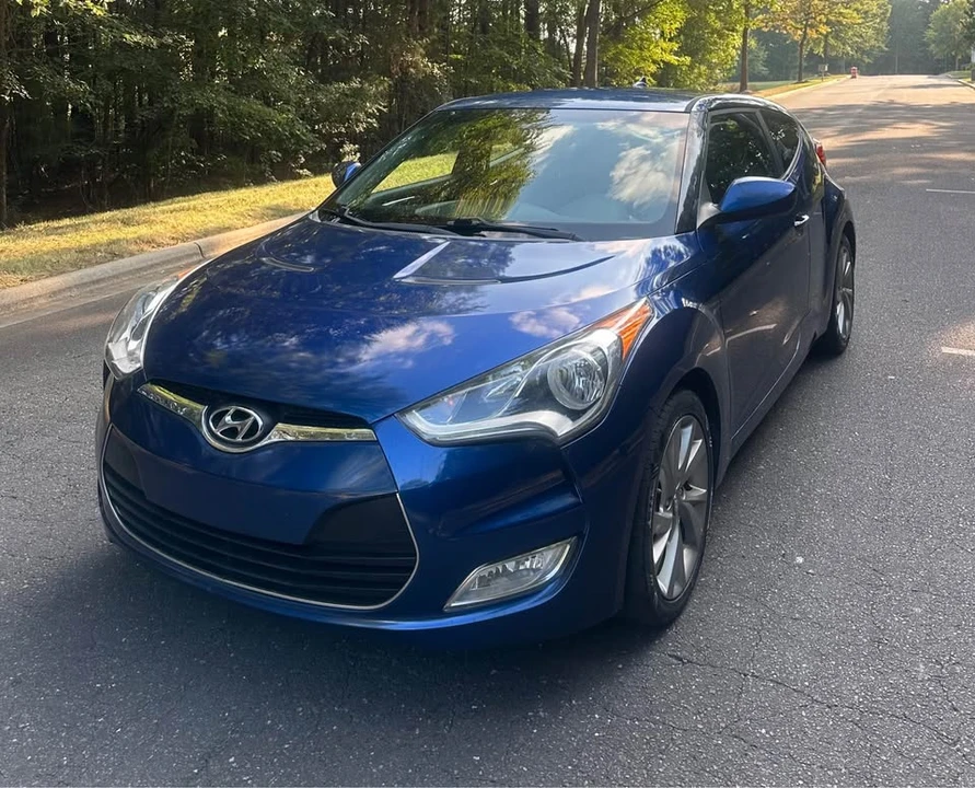 2017 Hyundai Veloster - Image 2 of 20