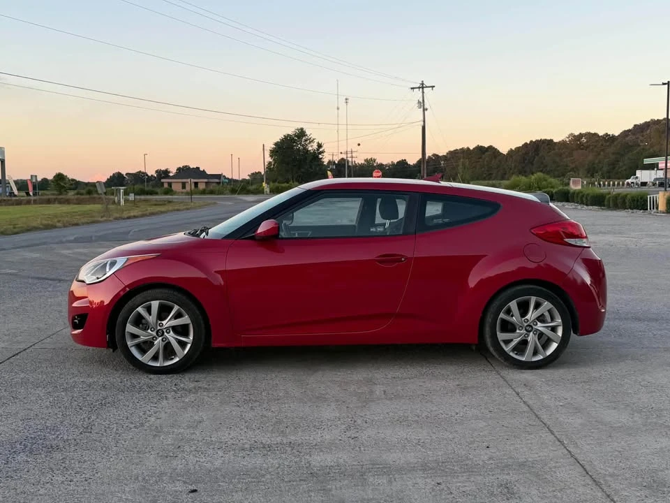 2017 Hyundai Veloster - Image 9 of 16