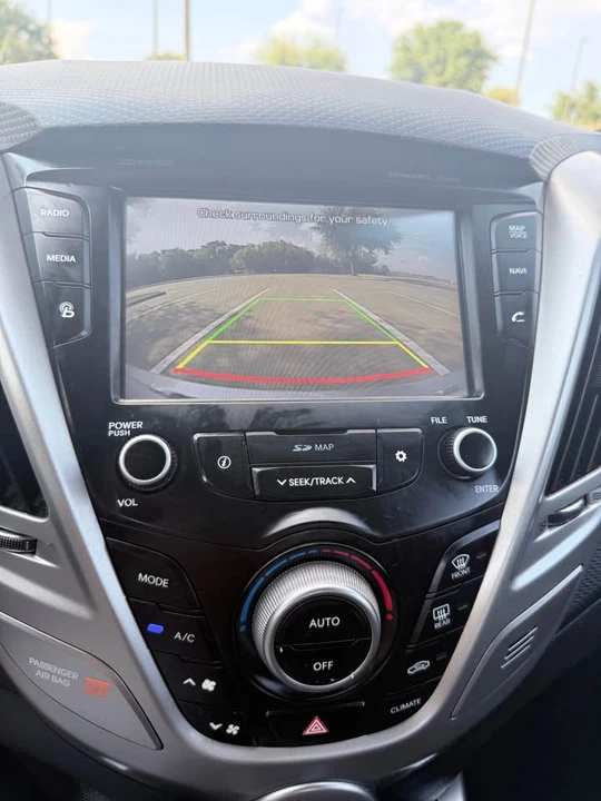 2017 Hyundai Veloster - Image 12 of 13