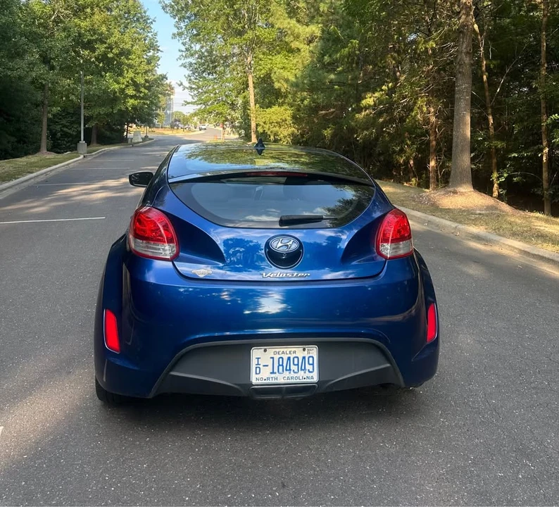 2017 Hyundai Veloster - Image 8 of 20
