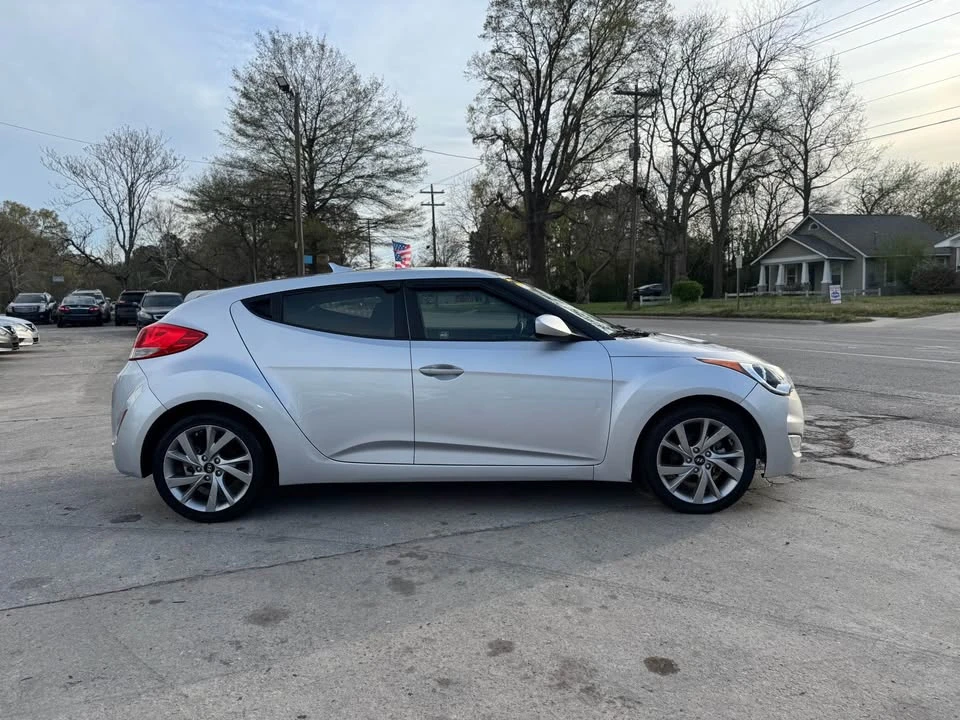 2017 Hyundai Veloster - Image 2 of 16