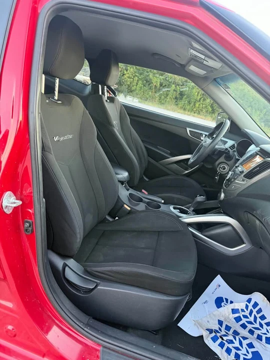 2017 Hyundai Veloster - Image 7 of 16