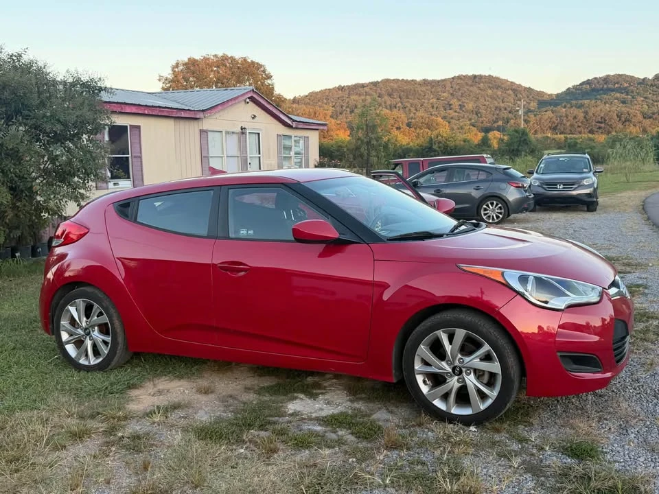 2017 Hyundai Veloster - Image 13 of 16