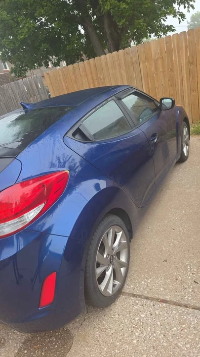 2017 Hyundai Veloster - Image 2 of 4
