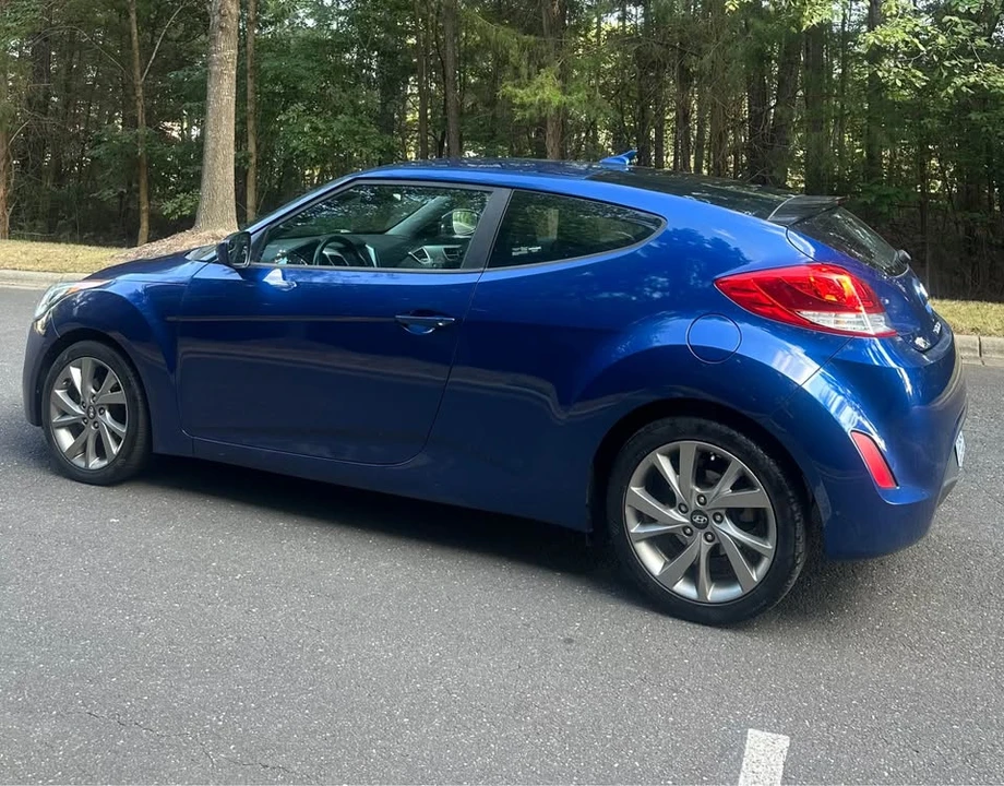 2017 Hyundai Veloster - Image 10 of 20