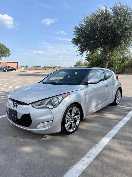 2017 Hyundai Veloster - Image 2 of 13