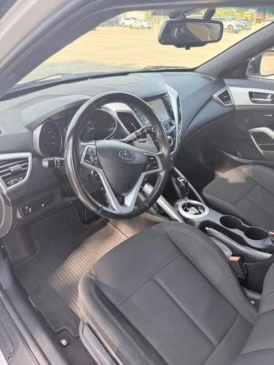 2017 Hyundai Veloster - Image 10 of 13