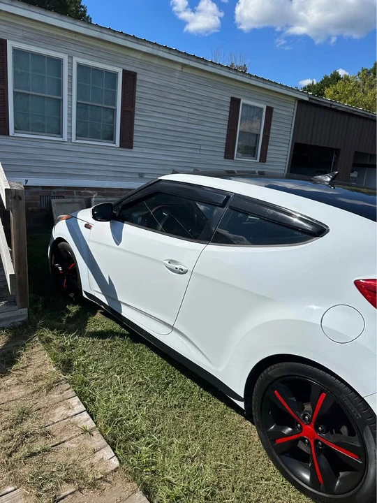 2017 Hyundai Veloster - Image 2 of 6