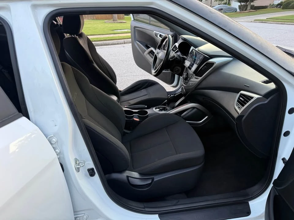 2017 Hyundai Veloster - Image 7 of 17