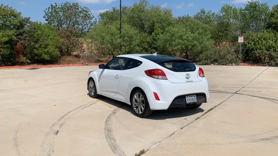 2017 Hyundai Veloster - Image 4 of 9